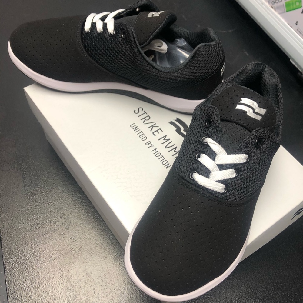 Cross trainer shoes